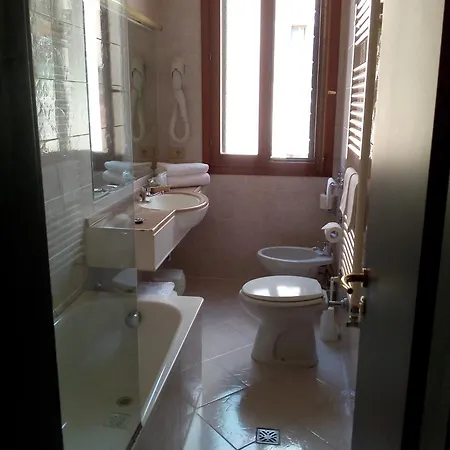Pensión Panada L & S Venecia